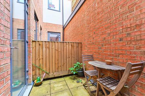 2 bedroom flat to rent, Worple Road, Wimbledon, LONDON, SW19