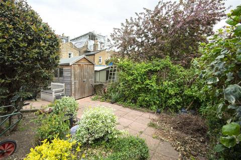64b Dunlace Road, London, E5 0NE