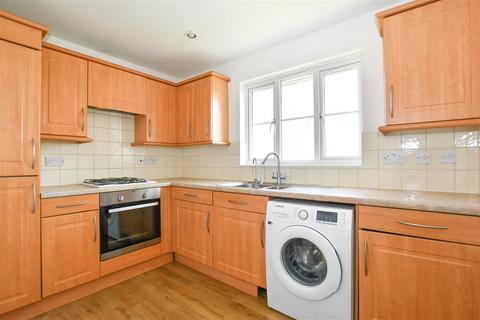 2 bedroom flat to rent, Chester Gibbons Green, London Colney