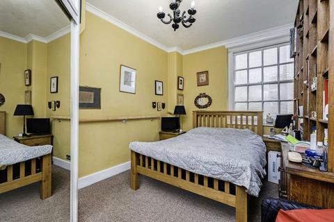 2 bedroom flat for sale, Hunter Street, London WC1N