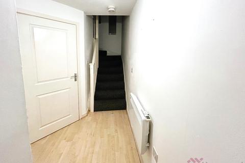 2 bedroom townhouse to rent, Jethro Street, Bolton, BL2