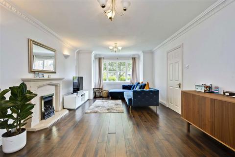 6 bedroom detached house to rent, Maitland Close, Walton-On-Thames KT12