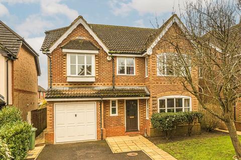 6 bedroom detached house to rent, Maitland Close, Walton-On-Thames KT12