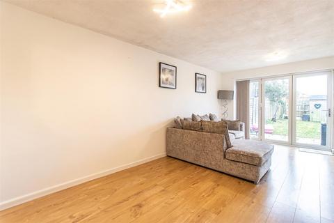 2 bedroom end of terrace house for sale, Gun Hill Place, Basildon SS16