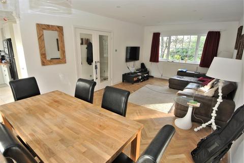 3 bedroom terraced house to rent, Angas Court, Weybridge KT13