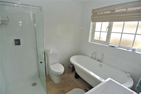 3 bedroom terraced house to rent, Angas Court, Weybridge KT13