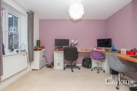 4 bedroom detached house to rent, Beaufort Avenue, Royal Wootton Bassett, SN4