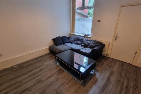 4 bedroom terraced house to rent, Ossory Street, M14 4BX