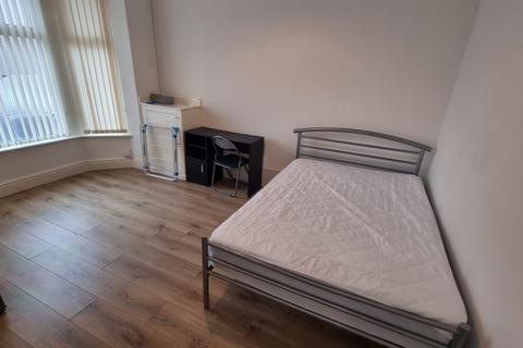 4 bedroom terraced house to rent, Ossory Street, M14 4BX