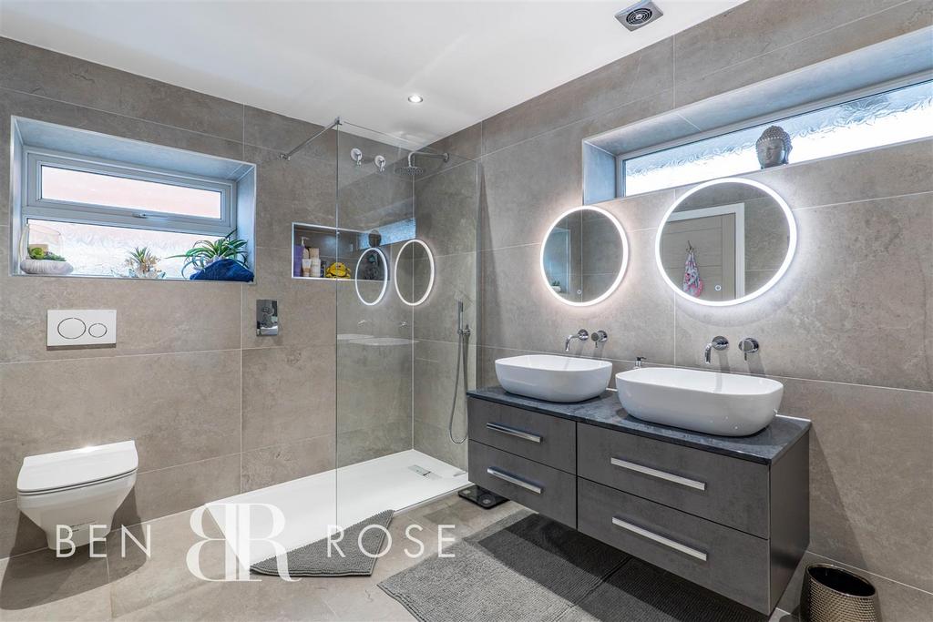 Master Ensuite