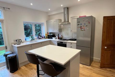 2 bedroom house to rent, Drayton Avenue, Ealing