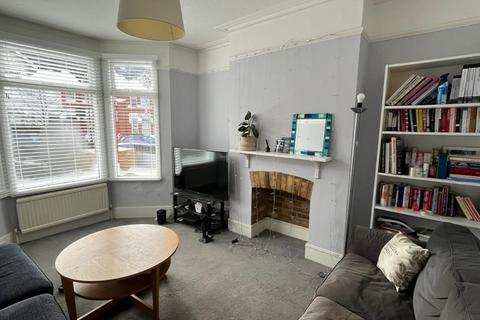 2 bedroom house to rent, Drayton Avenue, Ealing