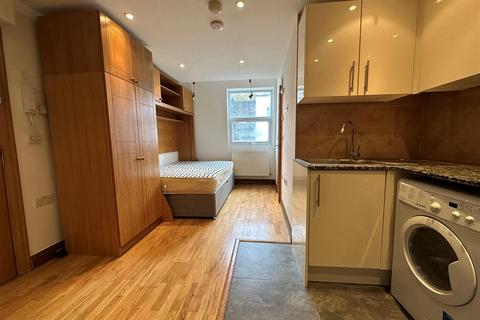 Studio to rent, Praed Street, Paddington W2