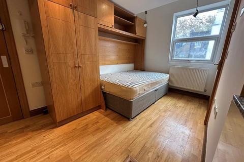 Studio to rent, Praed Street, Paddington W2