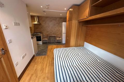 Studio to rent, Praed Street, Paddington W2