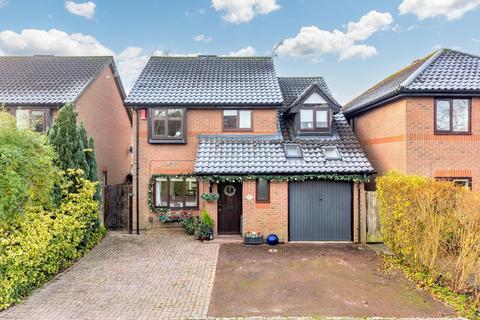 4 bedroom detached house for sale, Twyner Close, Horley, Surrey, RH6