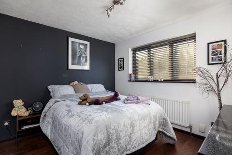 6 Twyner Close, Horley, RH6 9XW