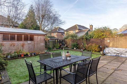 6 Twyner Close, Horley, RH6 9XW