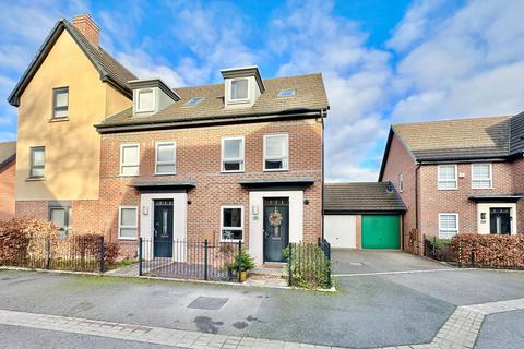 4 bedroom townhouse for sale, Rees Way, Telford TF4