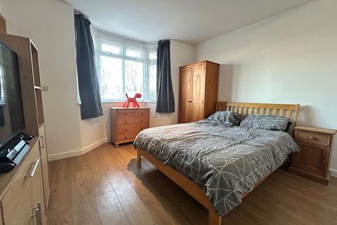 1 bedroom in a house share to rent, Dashwood Avenue, High Wycombe, HP12