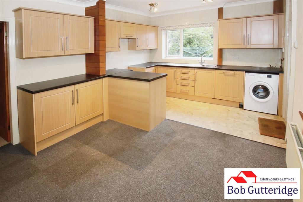 Fitted kitchen / breakfast room