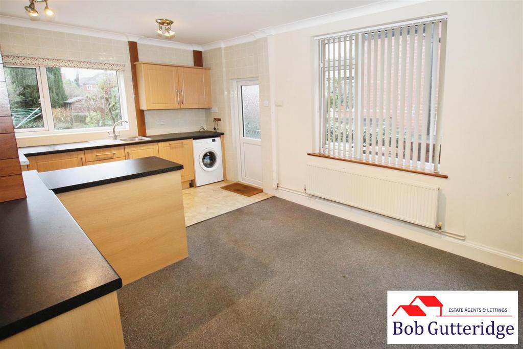 Fitted kitchen / breakfast room
