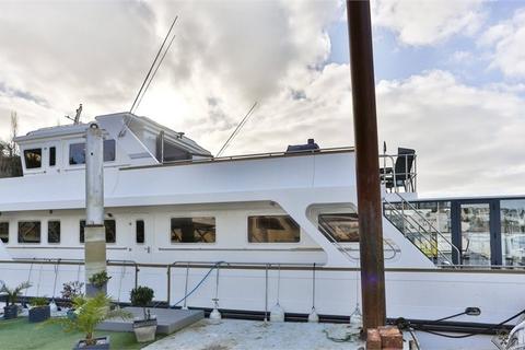 3 bedroom houseboat for sale, Essex Marina, Wallasea Island, Rochford, Essex.