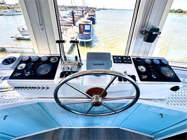 Top deck/cabin/Bedroom 3