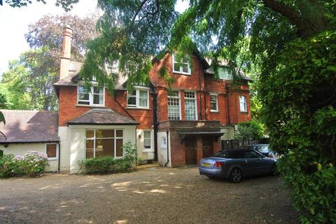 2 bedroom apartment to rent, Egerton Road, Weybridge KT13