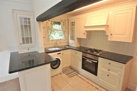 2 bedroom apartment to rent, Egerton Road, Weybridge KT13