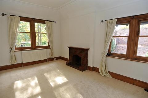 2 bedroom apartment to rent, Egerton Road, Weybridge KT13