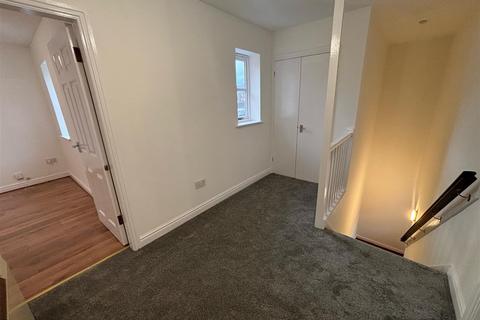 2 bedroom flat to rent, Scholars Court, Cross Street, Neston CH64