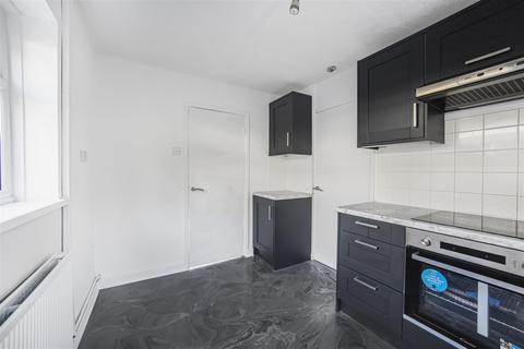 5 The Hannants, Neath, SA10 7DE