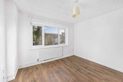 5 The Hannants, Neath, SA10 7DE