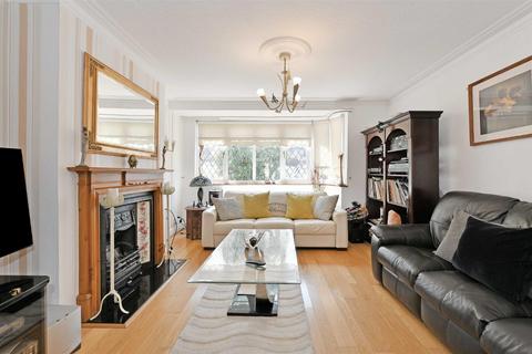 4 bedroom semi-detached house for sale, Priory Close, Chingford