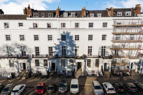 4 bedroom triplex to rent, Clarendon Square, Leamington Spa