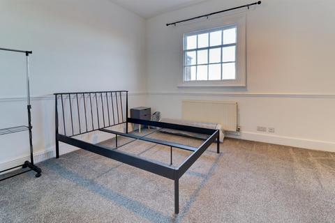 4 bedroom triplex to rent, Clarendon Square, Leamington Spa