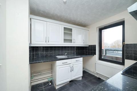 2 bedroom flat for sale, 86 New Chapel Square, Feltham, Middlesex, TW13 4AZ