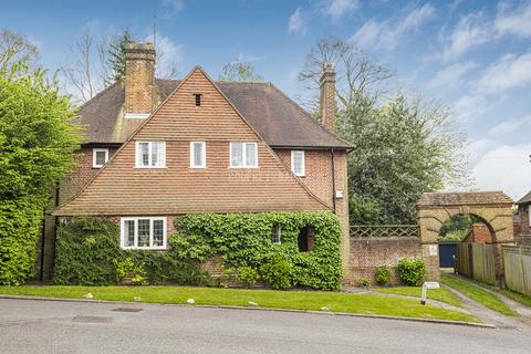 4 bedroom detached house for sale, Mill Hill NW7