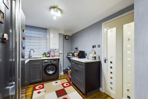 12 Pontypool Walk, Romford, RM3 8YD