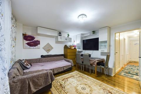 12 Pontypool Walk, Romford, RM3 8YD