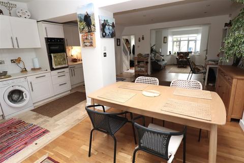 26 Kings Close, London, NW4 2JT