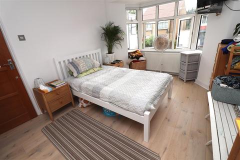 26 Kings Close, London, NW4 2JT
