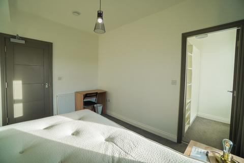 1 bedroom in a house share to rent, Church Street, Morley, LS27