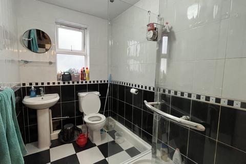 3 bedroom flat to rent, Plymouth Grove, Manchester M13