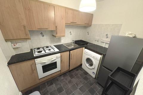 2 bedroom flat to rent, Roslea Dr, Glasgow