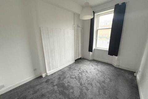 2 bedroom flat to rent, Roslea Dr, Glasgow