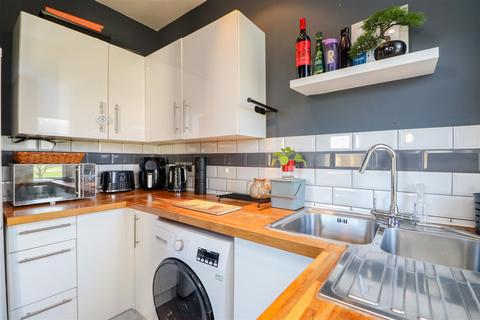 Flat 4, Forrest Place Durbans Road, Wisborough Green, Billingshurst, RH14 0DS