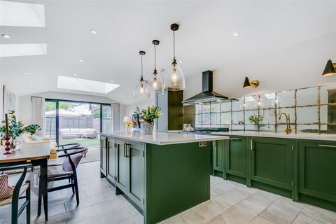 5 bedroom house for sale, Clonmore Street, London