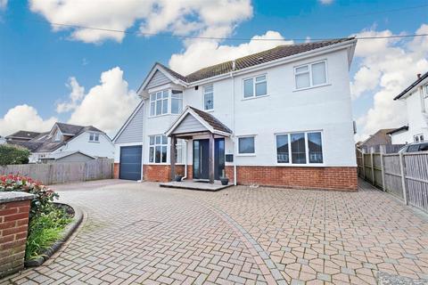 4 bedroom detached house for sale, Fairfield Road, New Milton BH25